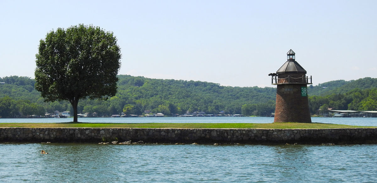 lighthouse2.jpg